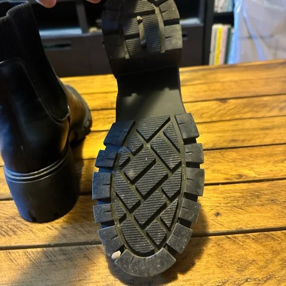 Steve Madden Black Ankle Booties with Chunky Sole - Picture 5 of 6